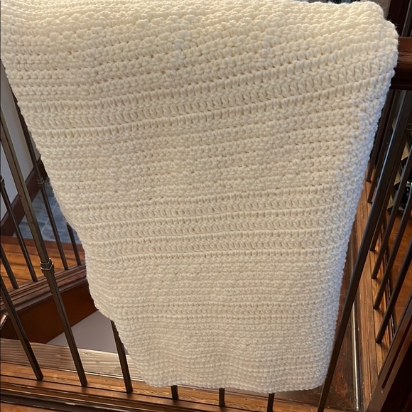 Cozy White Knit Blanket - Picture 6 of 10